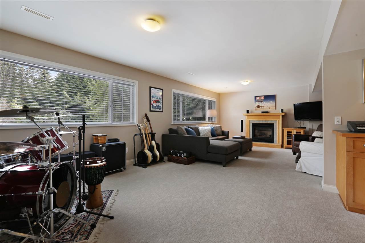5725 Bluebell Dr