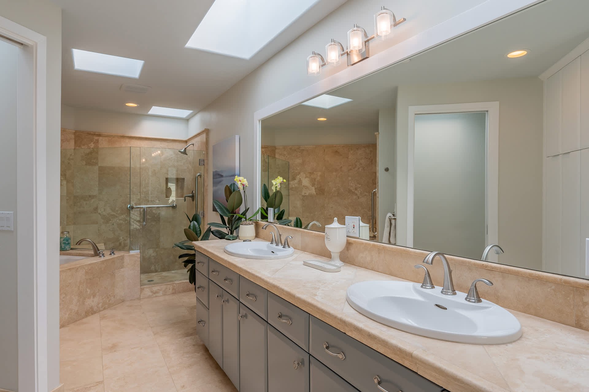 Sweeping Ocean Views - 24916 Lincoln Street