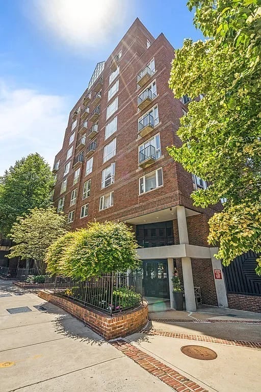 350 North St, #401
