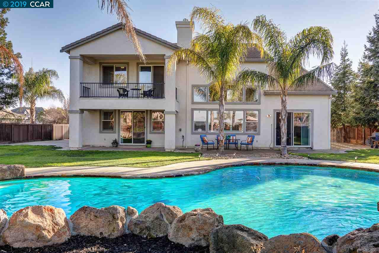 1449 Pinegrove Way