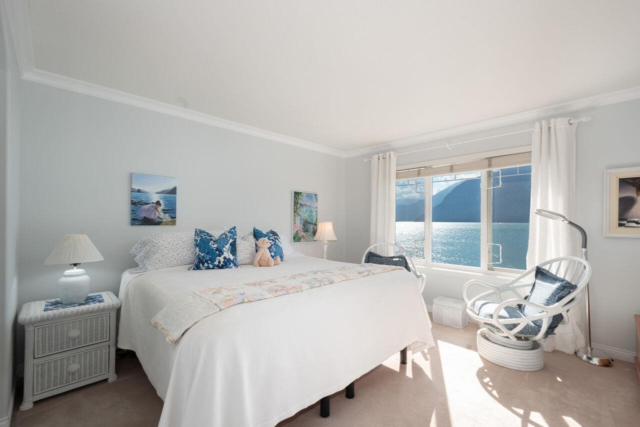 15 Beach Dr