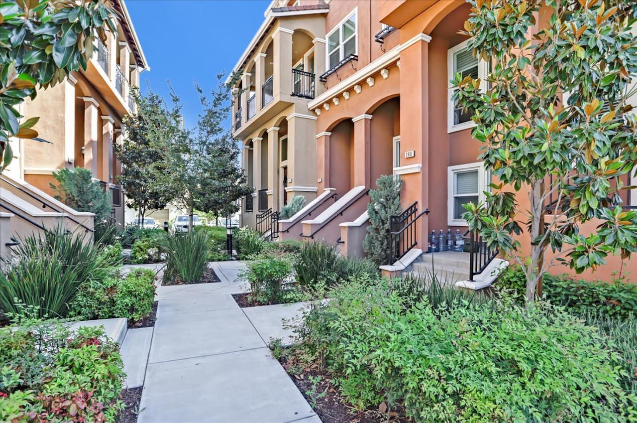 272 Currlin Cir