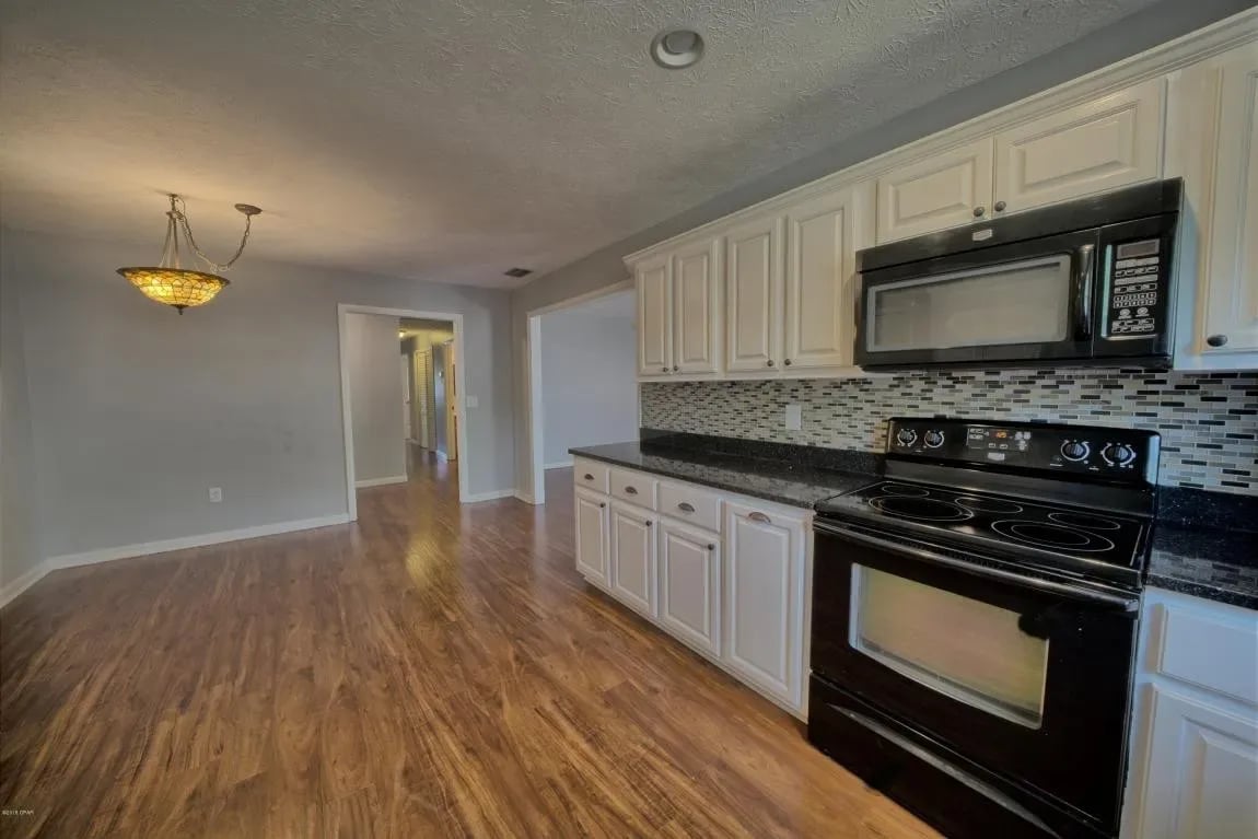 3604 COURTNEY Drive