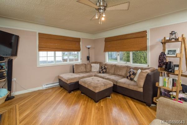 271 Cadillac Ave, Saanich