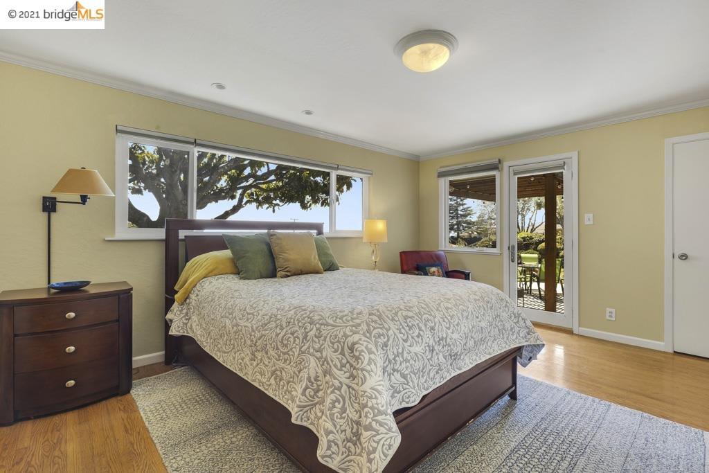 1863 Lakeview Ct