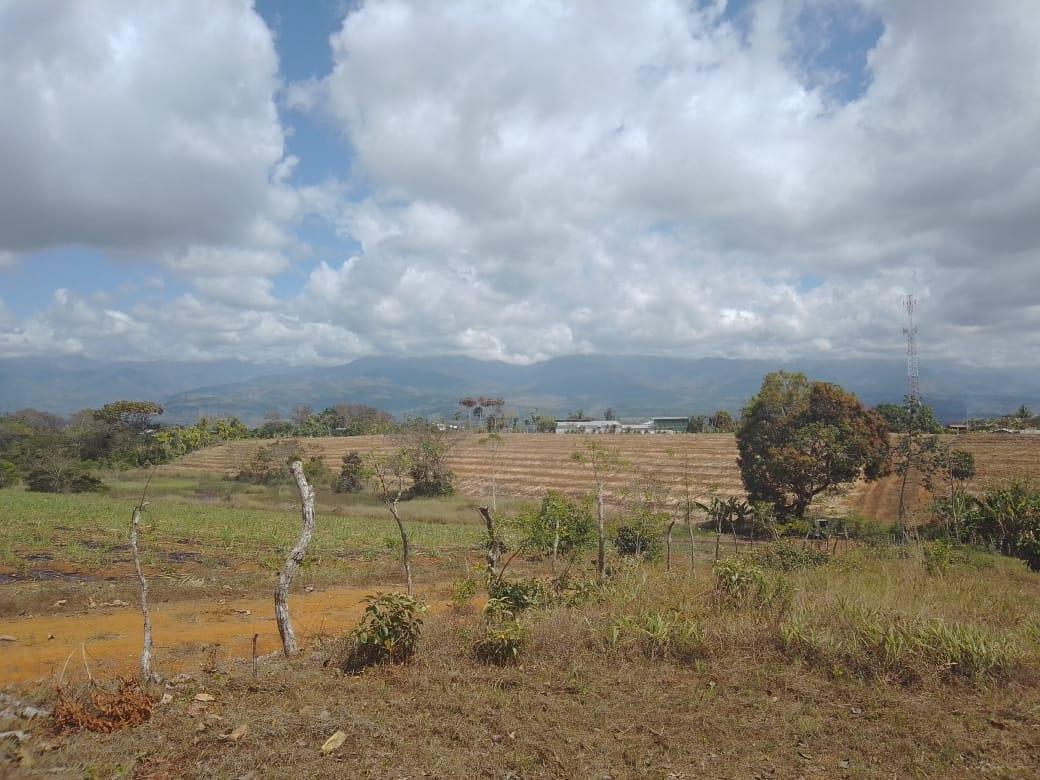 Mountain Fruit Farm Lagoon, Perez Zeledon, San Jose