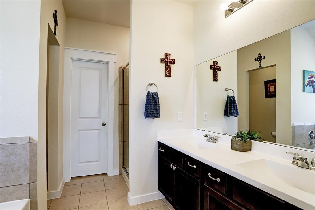 40405 MOSTYN LAKE DRIVE