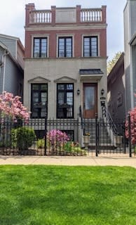 1323 W Wellington Ave