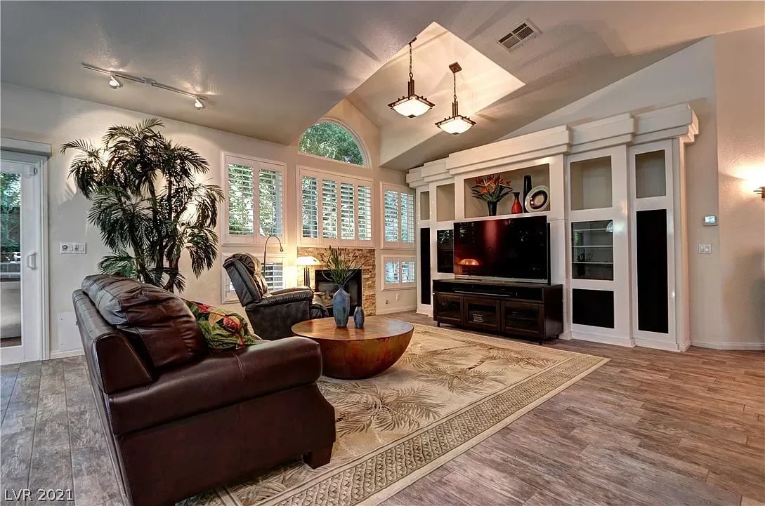  5625 Lion Head Way