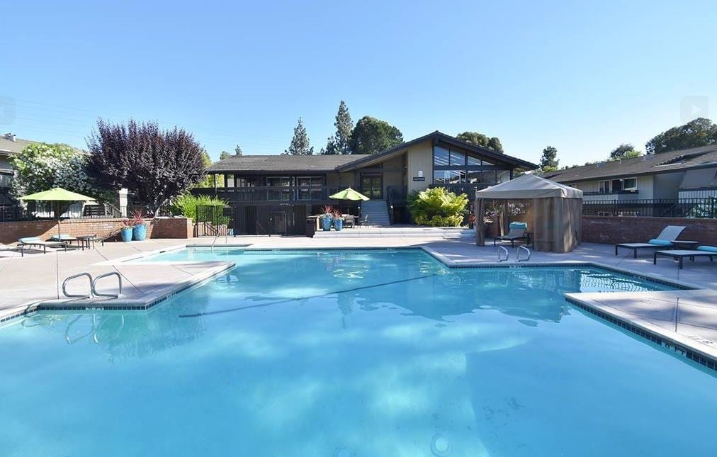 Remodeled Ground Level Unit in Club Villas!