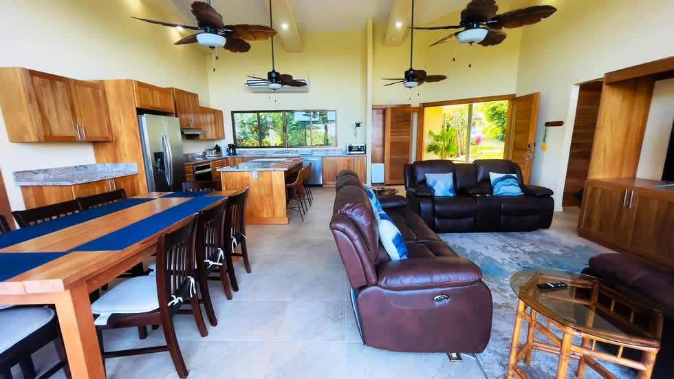 Casa Linda Vista with Ocean View Above Dominical Beach