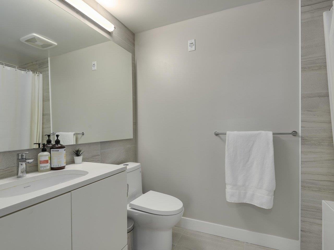 1402-8761 University Cres