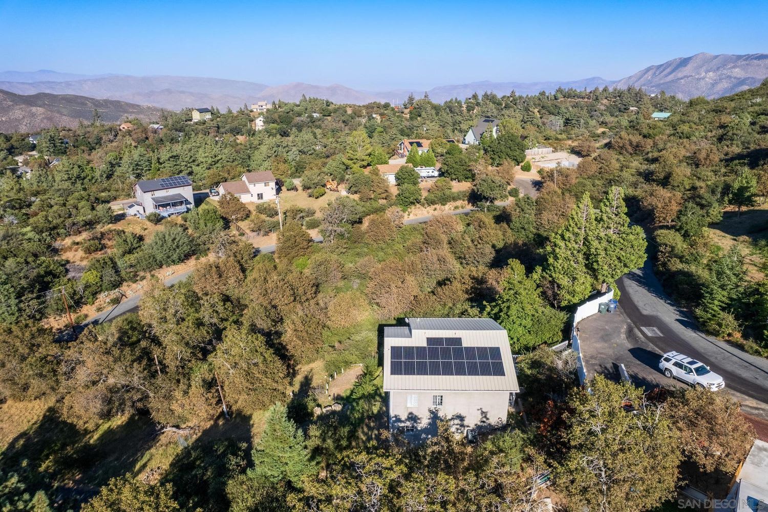 3180 Lakeview Dr