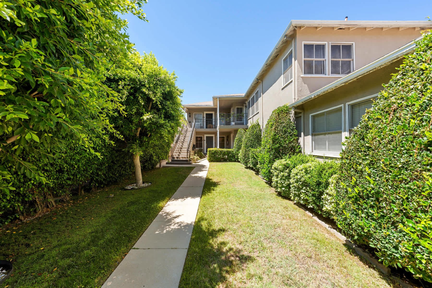 805 N McCadden Pl, Hollywood