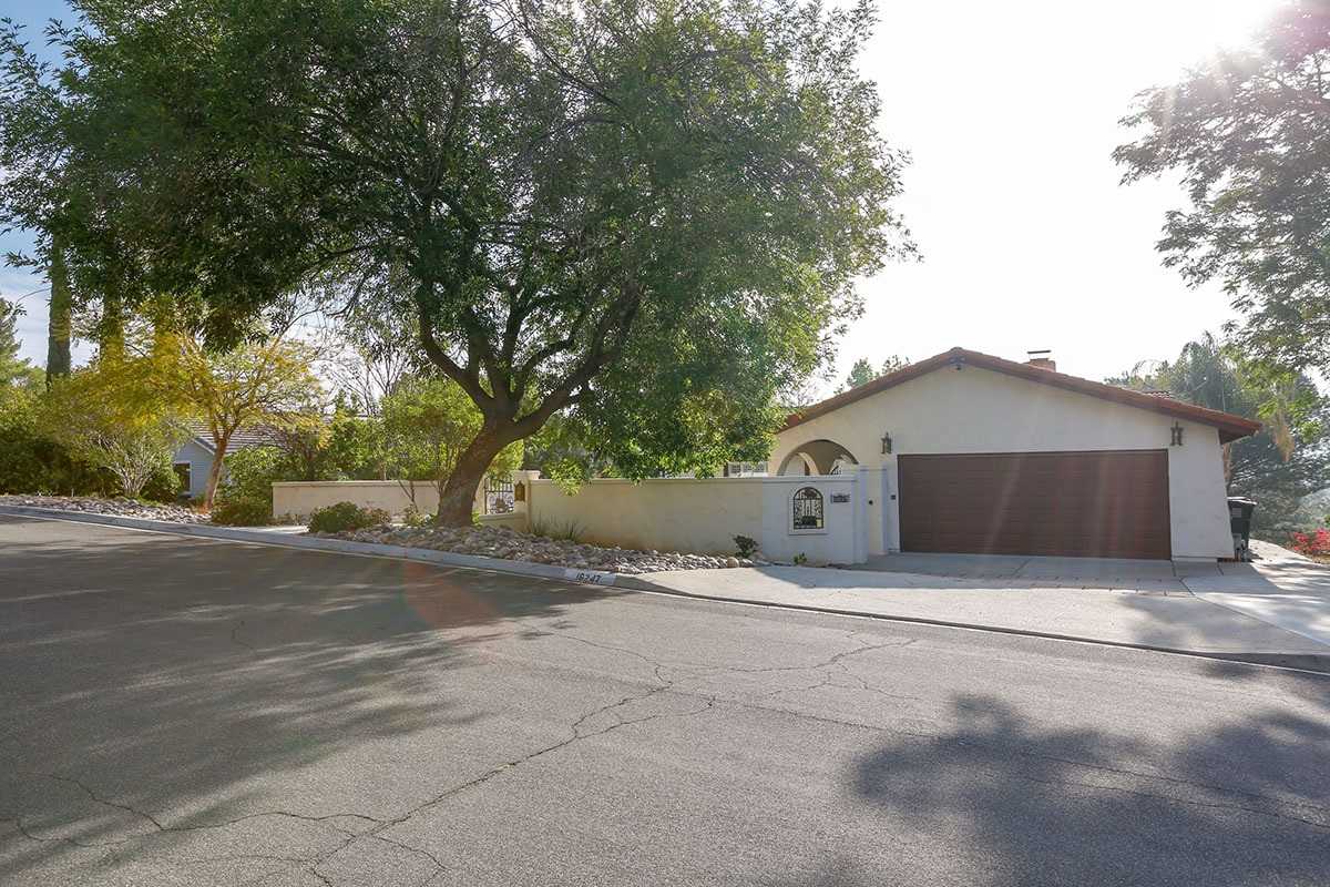 16247 Oak Springs Dr