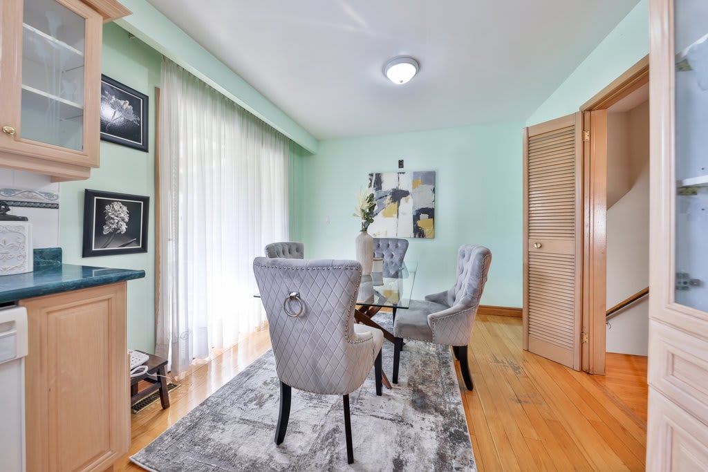 899 Hollowtree Cres