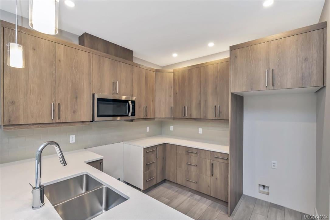 925 Echo Valley Pl, Langford