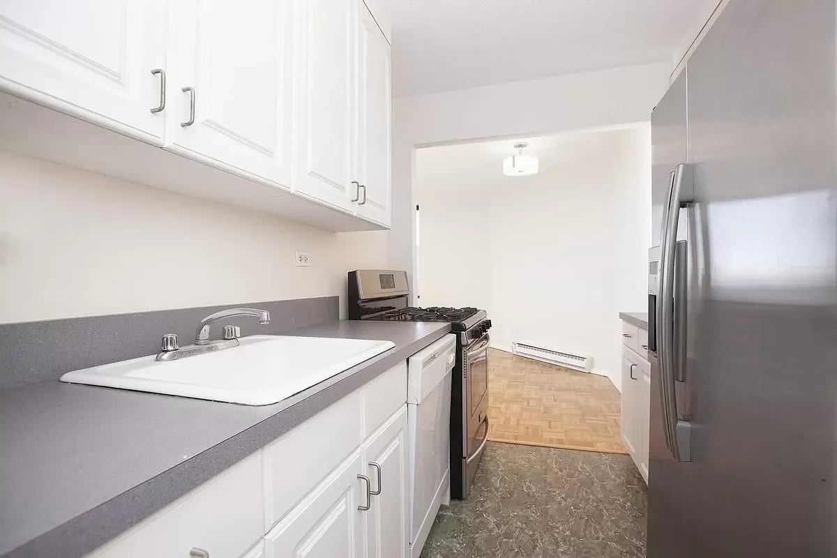 1641 Third Ave #34F