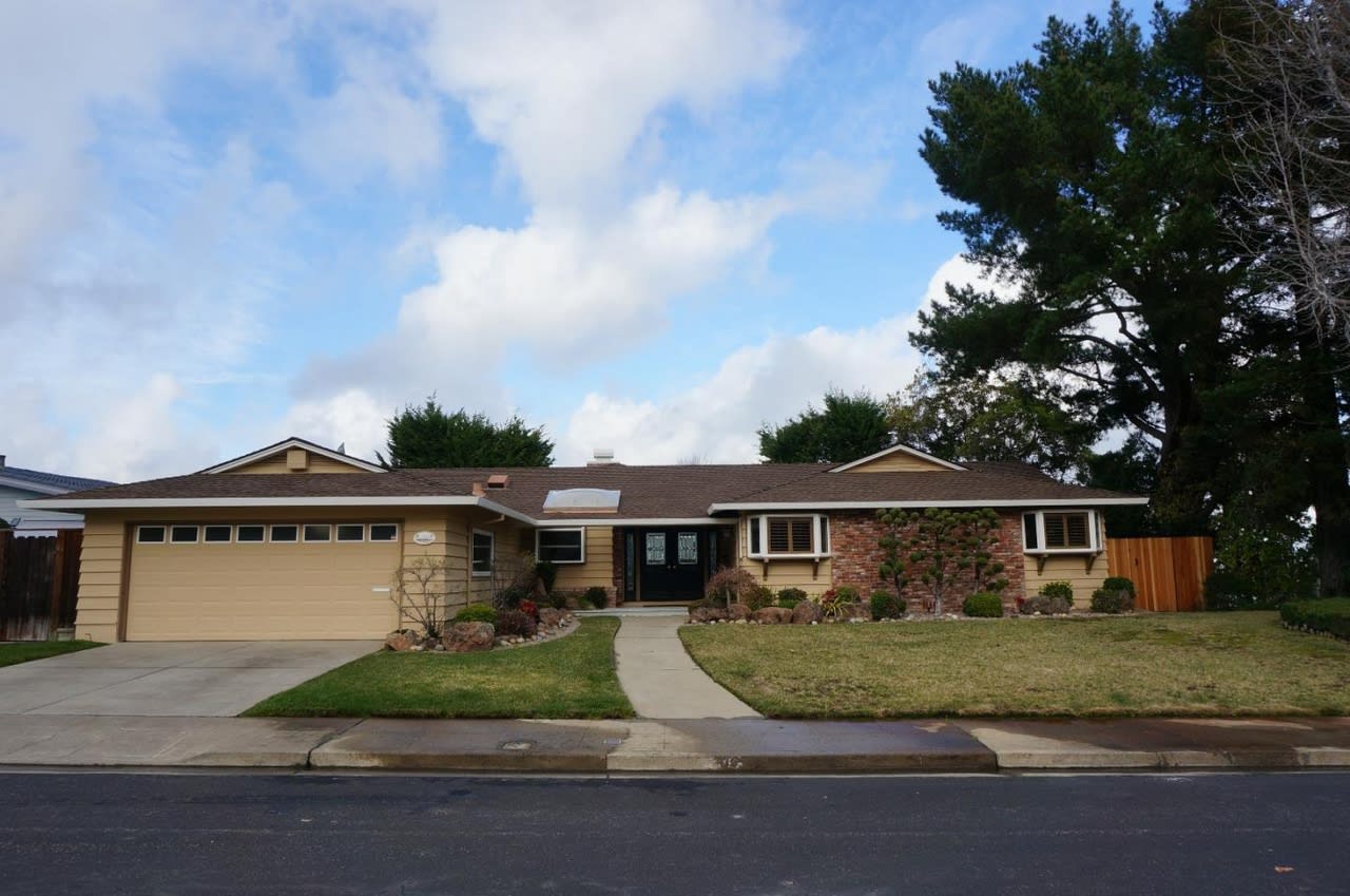 1800 Castenada  Drive 