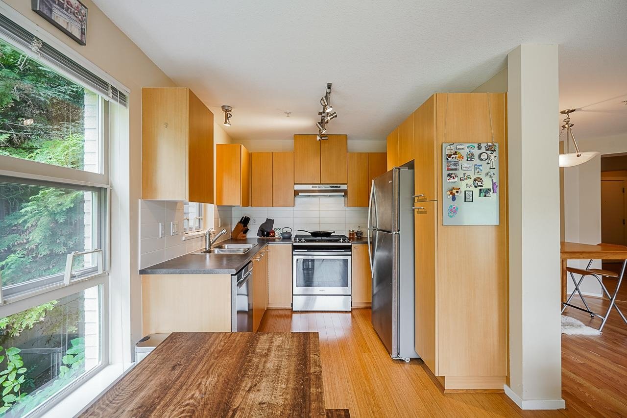 316-9319 University Cres