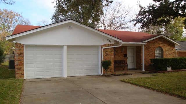 911 Henslee Dr