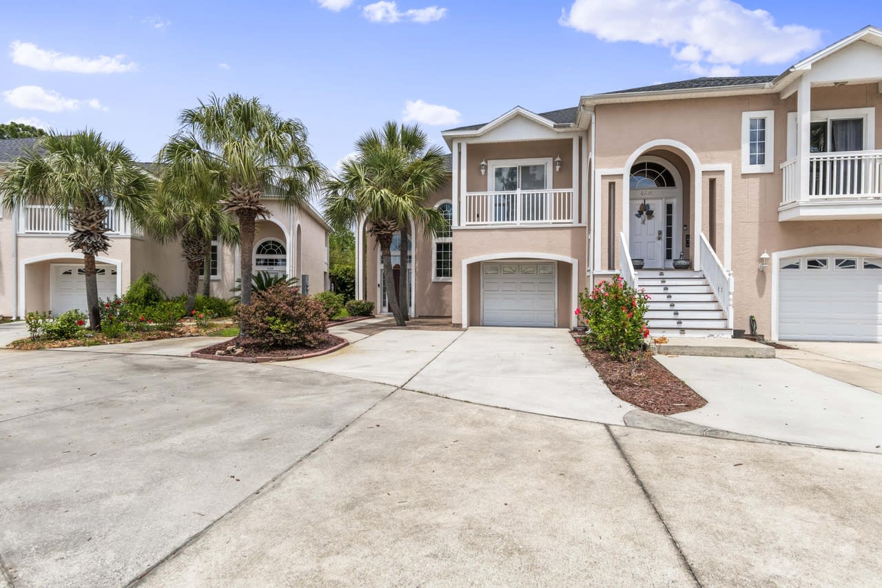 6216 N LAGOON Drive