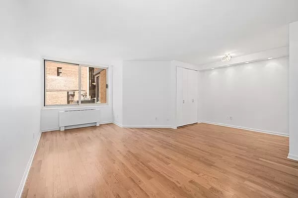 201 West 72nd Street Unit: 5H