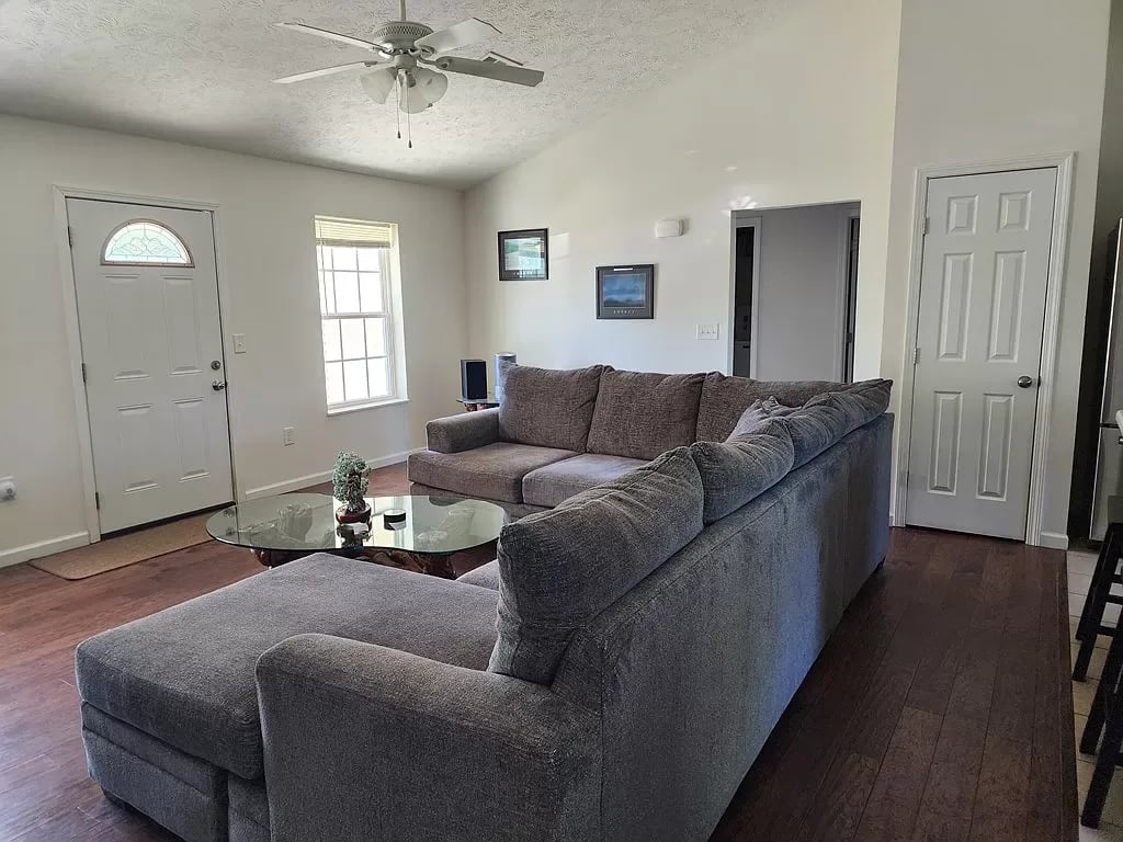 1850 Country Meadows Dr