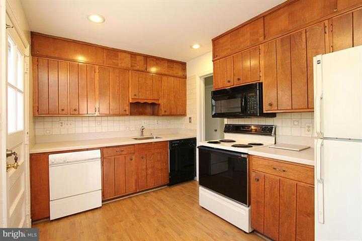 1885 Patrick Henry Dr