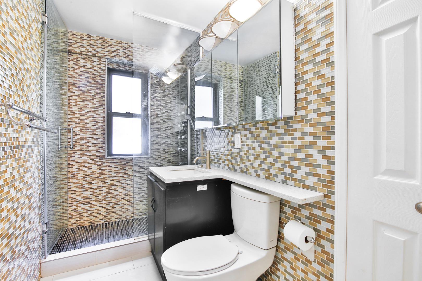 208 East Broadway, Apt J-106
