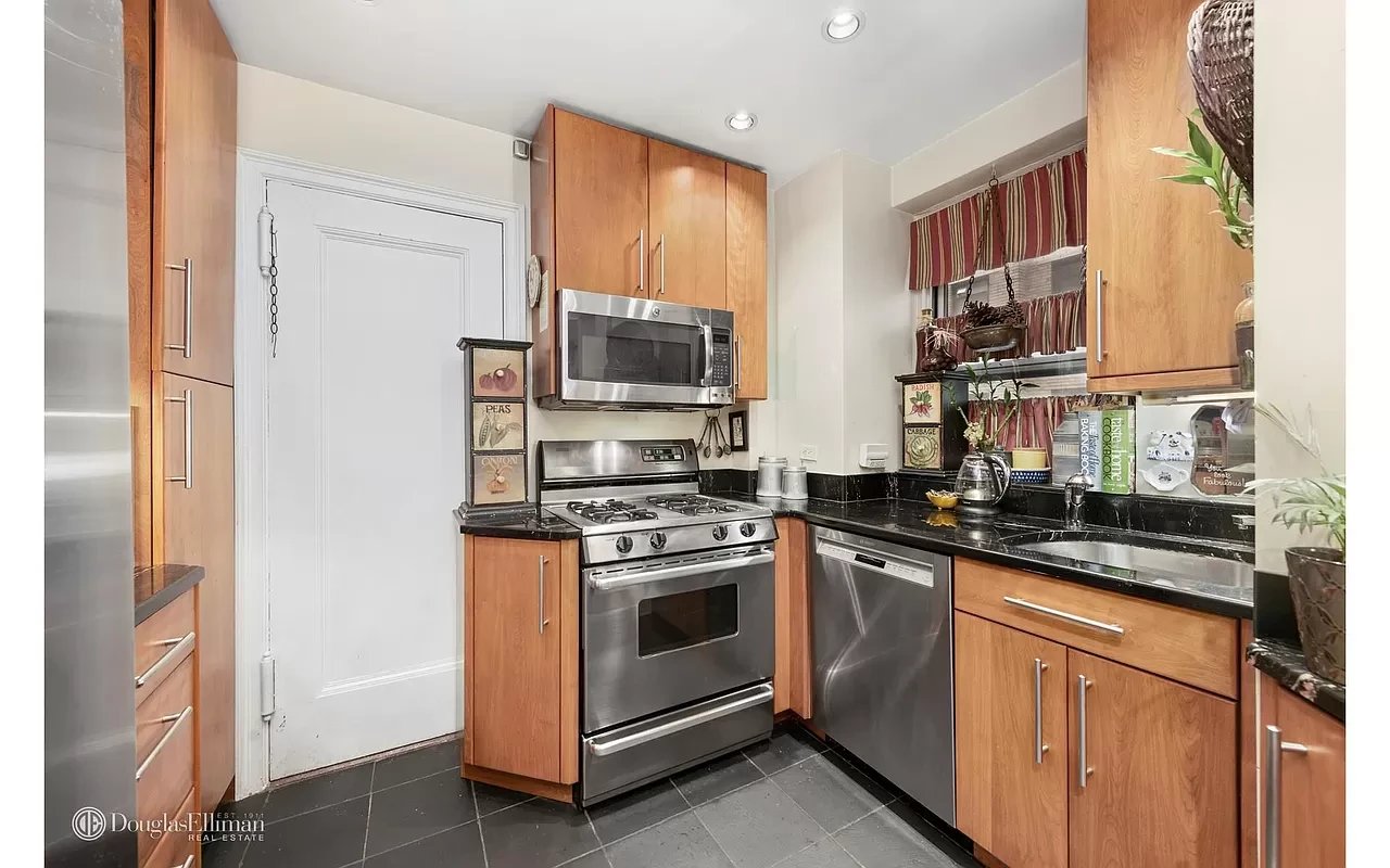 434 East 52nd Street Unit: 6E