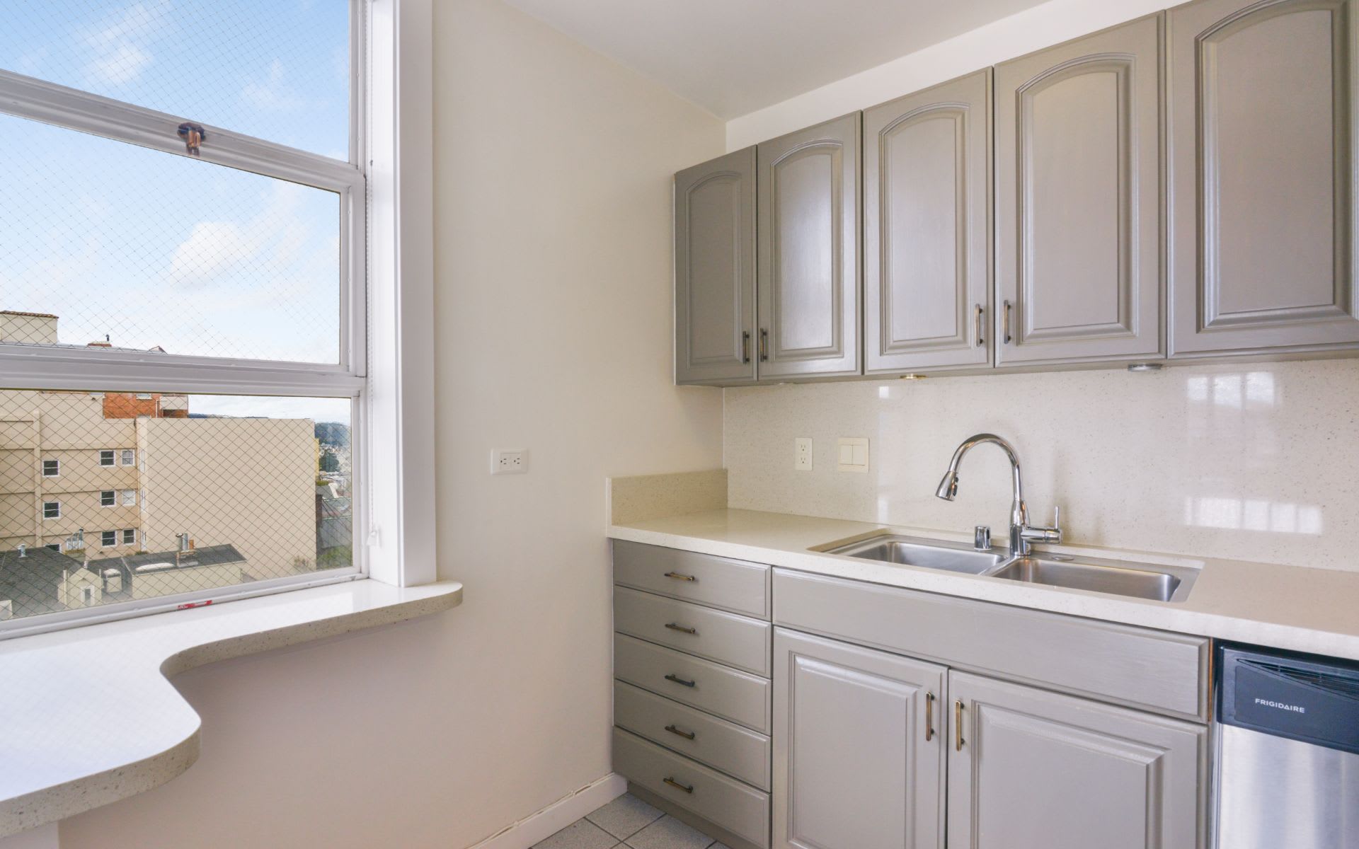 2200 Pacific Ave #10F