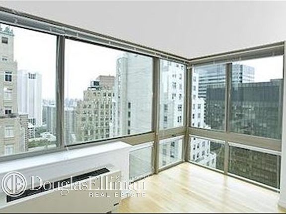 2 Gold Street Unit: 1406