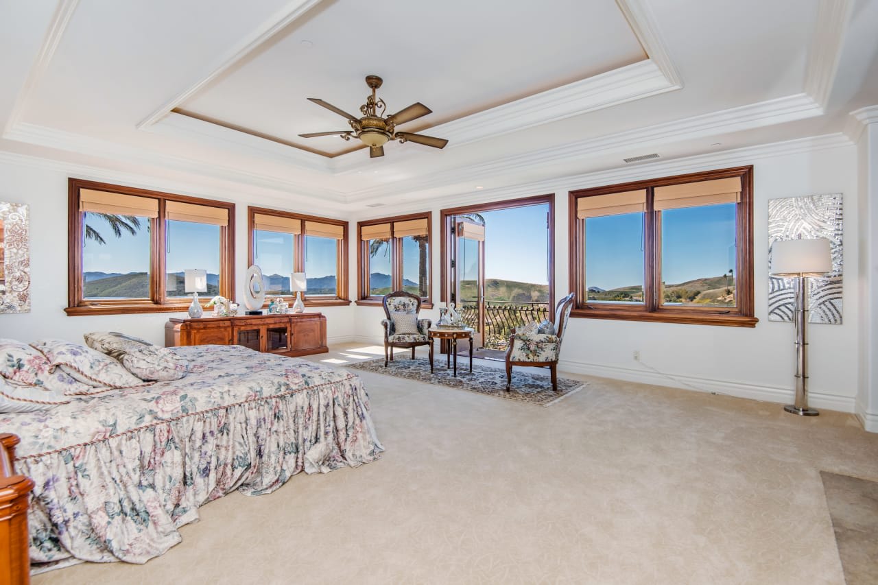 1233 Woodland Grove Ct, Calabasas Real Estate