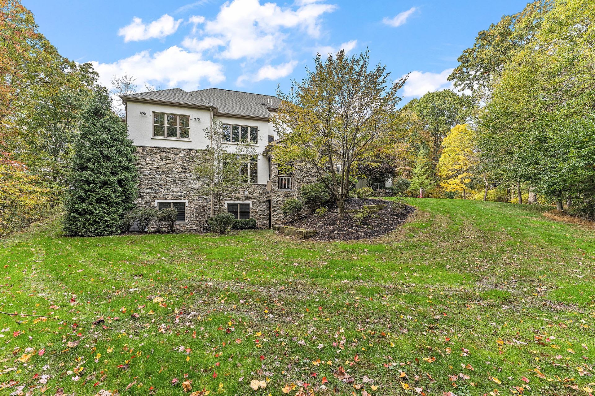 131 Skymark Ln