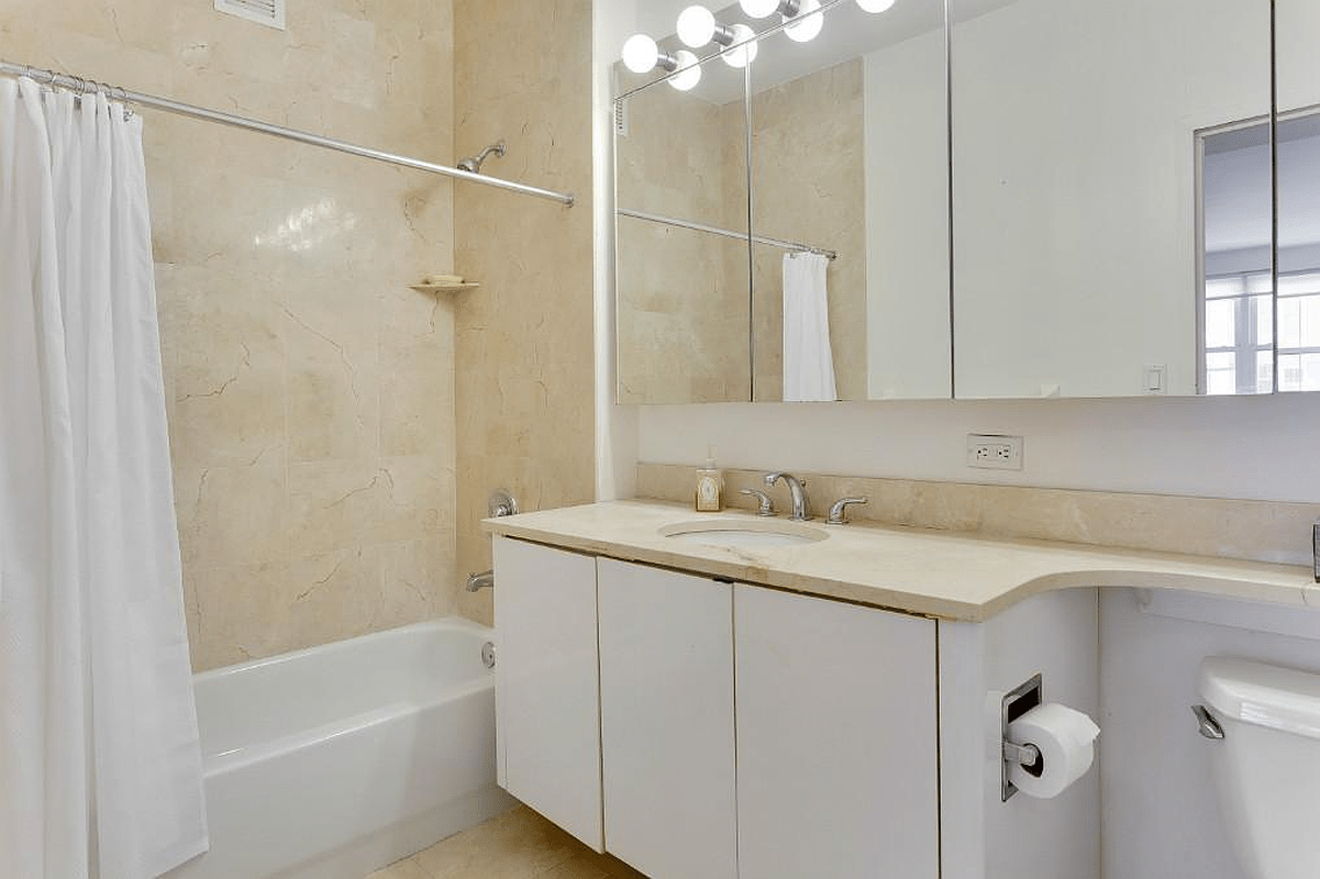 125 Oceana Drive East #5D