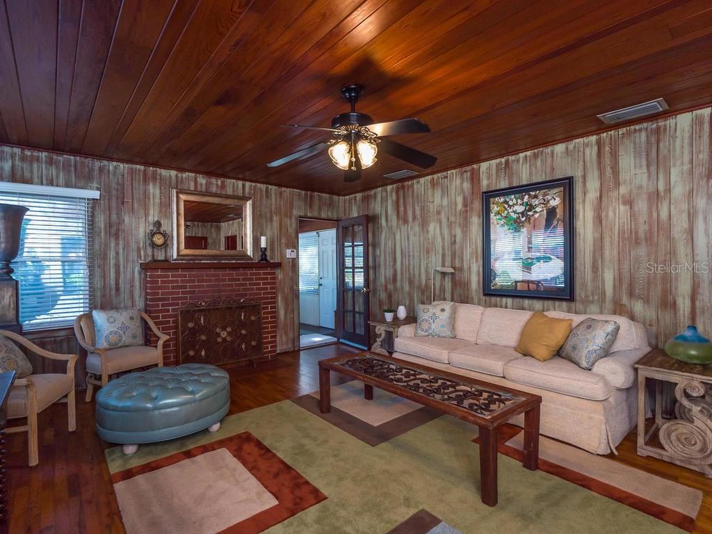 Valencia Terrace - A charming downtown cottage 