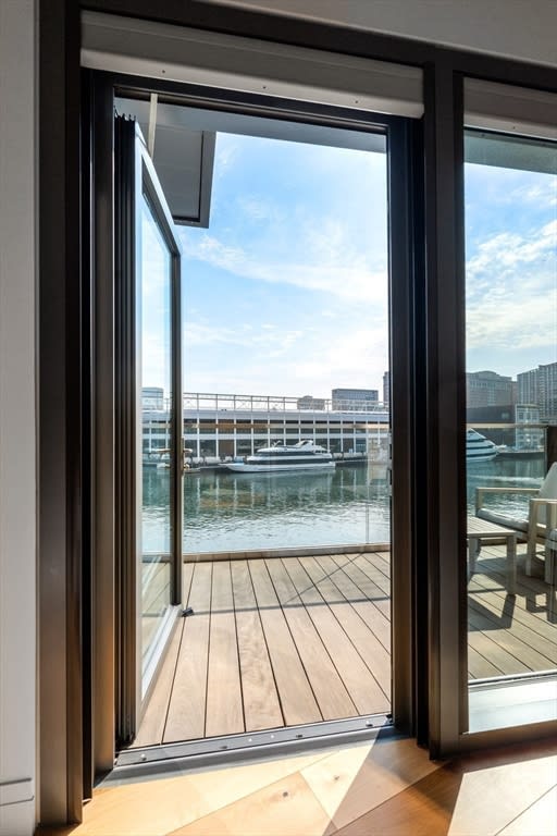 300 Pier 4 Blvd #3J