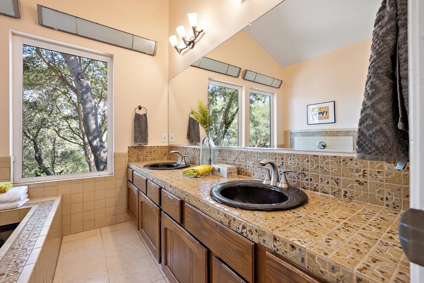 18260 Lakeview Ct Los Gatos, CA 95033