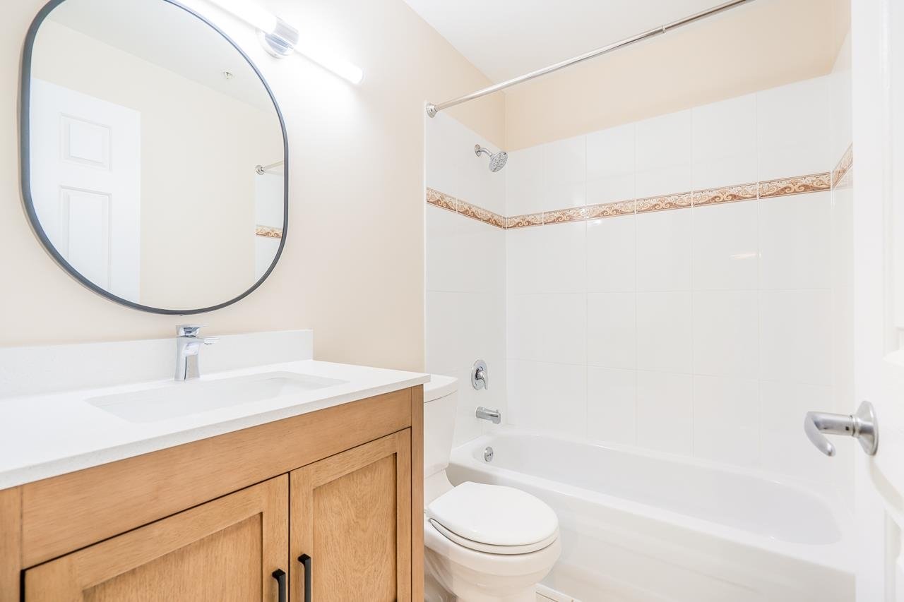 702-1010 Howe Street, Vancouver