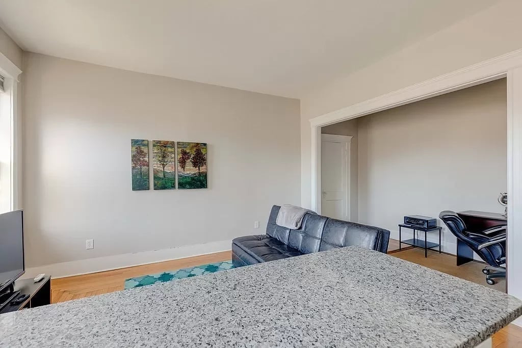 137 Peterborough St APT 3