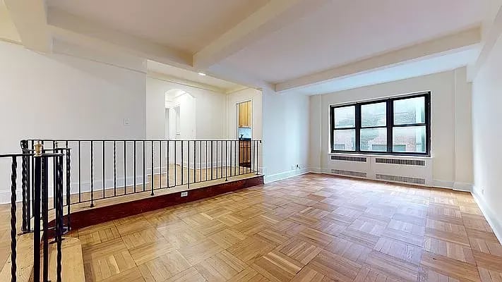 141 East 56th St Unit: 8A