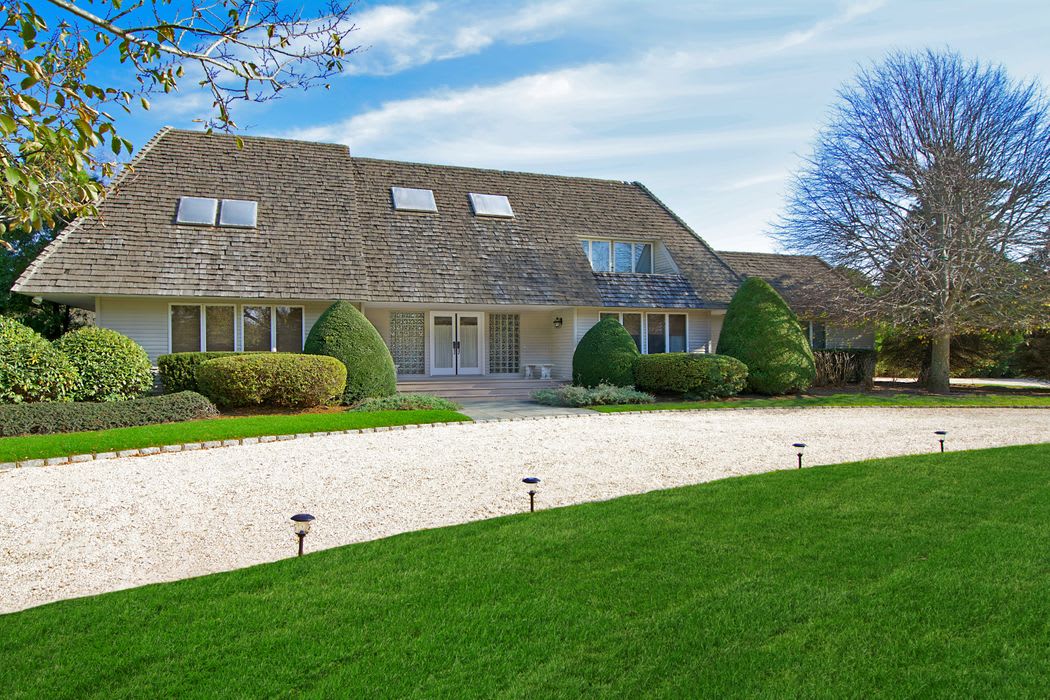 Pheasant Close East with Pool & Tennis