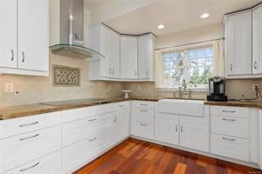 1051 Leslie Dr