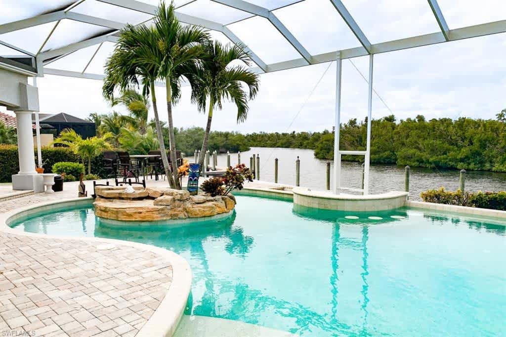 3916 Surfside Blvd 