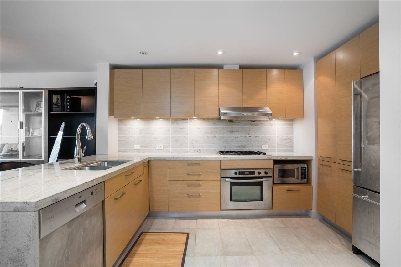 210-6015 Iona Dr