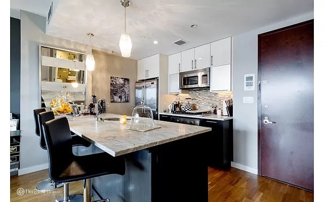 500 4th Ave Unit: 6D