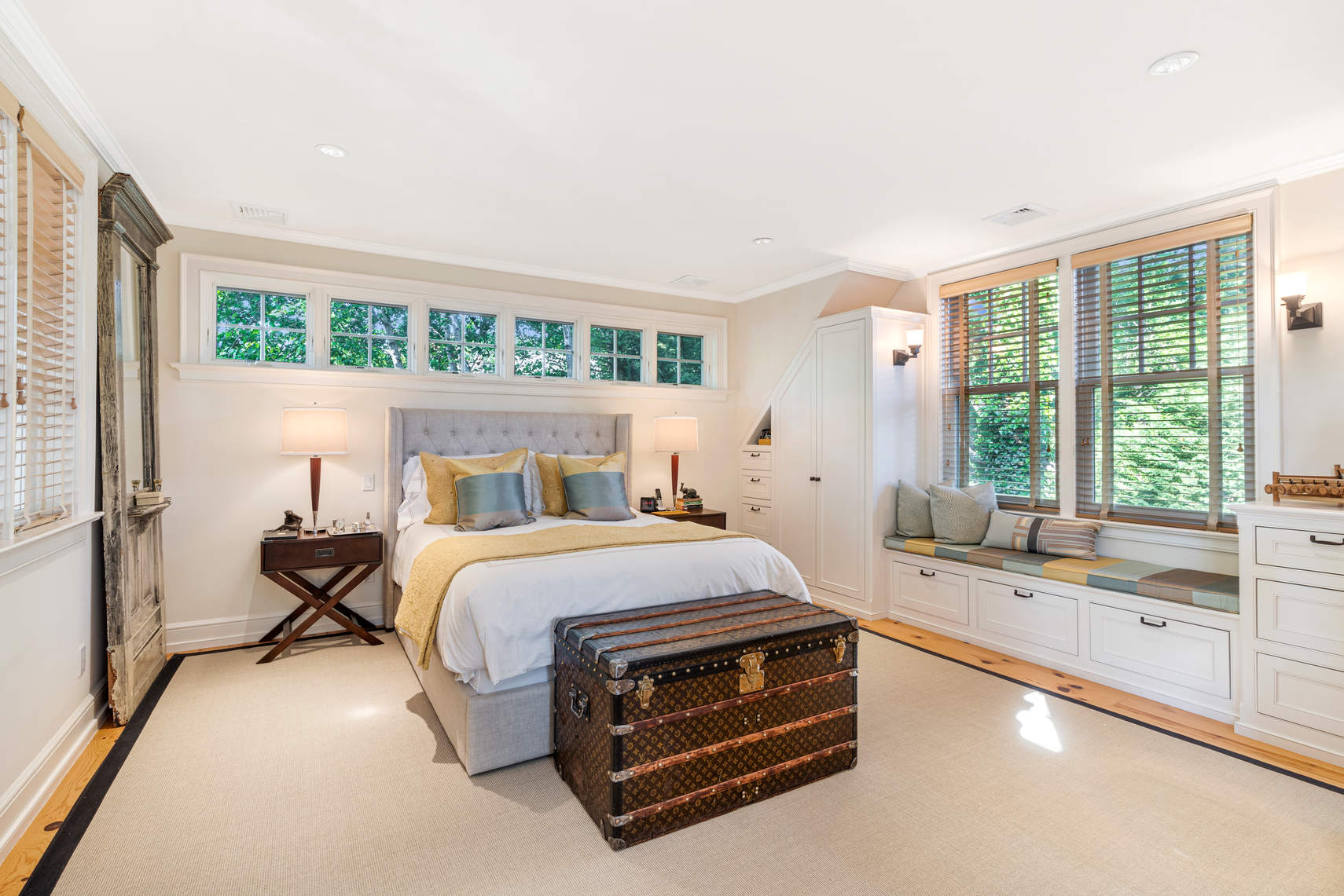Picture Perfect Sag Harbor Village Cottage with Serene Water Views
