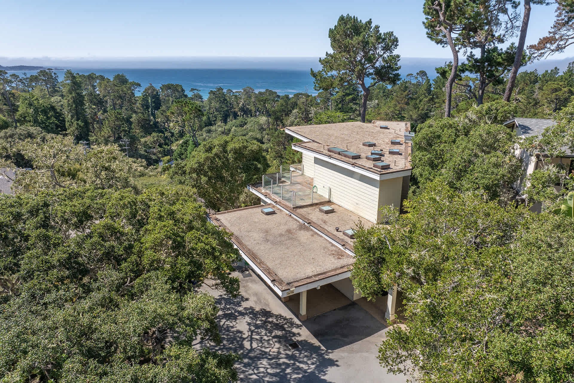 Sweeping Ocean Views - 24916 Lincoln Street