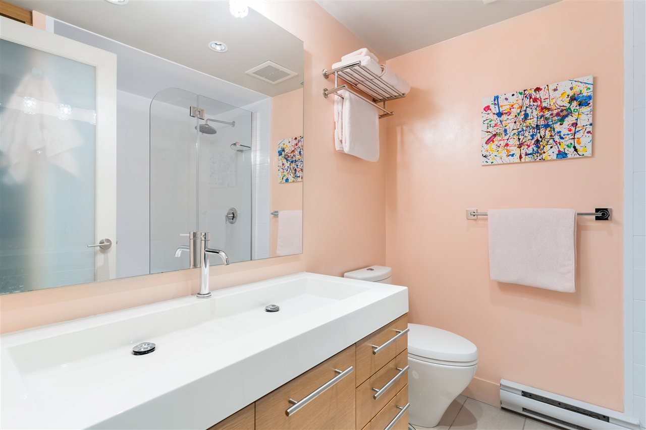 202-4463 W 10th Ave